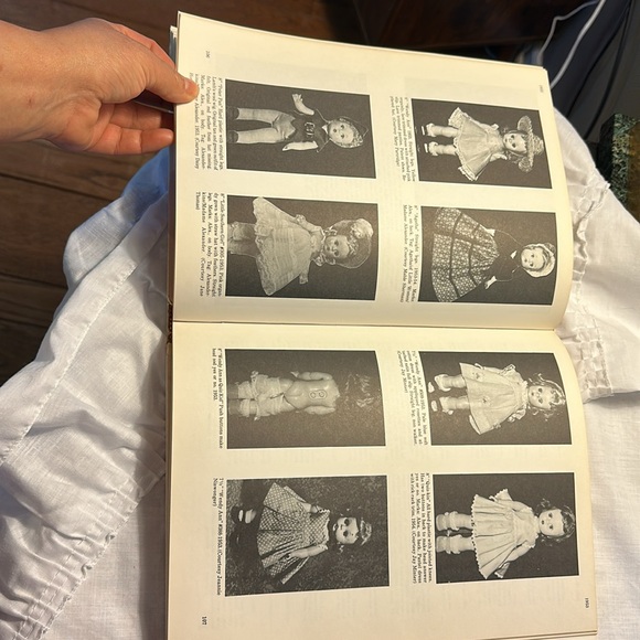 1978 Madame Alexander Collector's Dolls Book - Picture 9 of 16